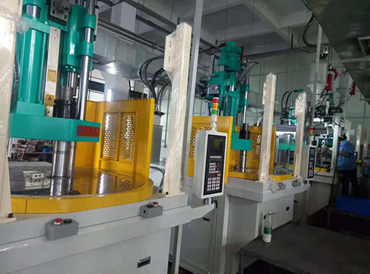 圓盤(pán)注塑機(jī)02