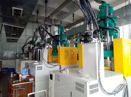 圓盤(pán)注塑機(jī)03