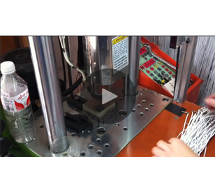 耳機(jī)插頭包膠專用立式注塑機(jī)