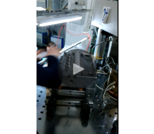 燈頭三工位專用立式注塑機(jī)